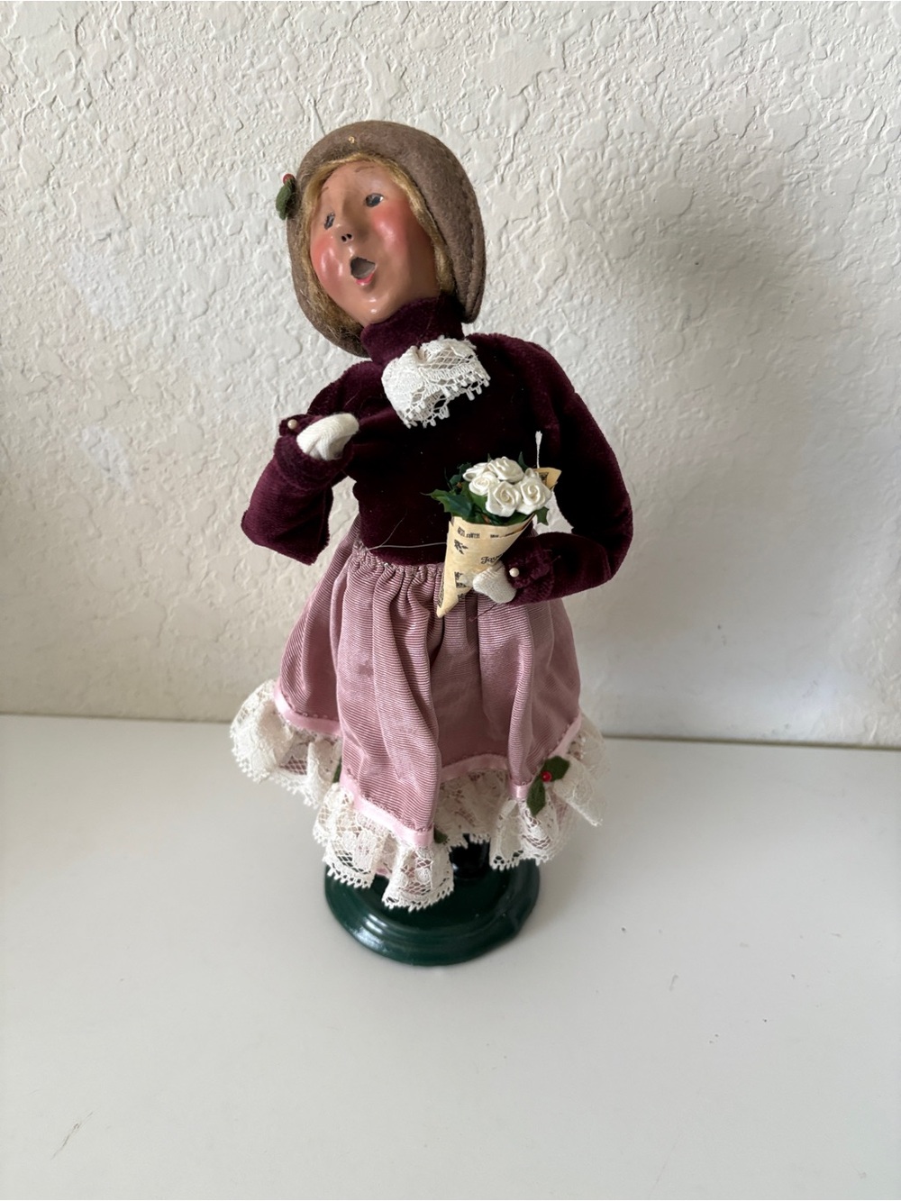 Byers Choice The Carolers Victorian Teen 2001 10” tall